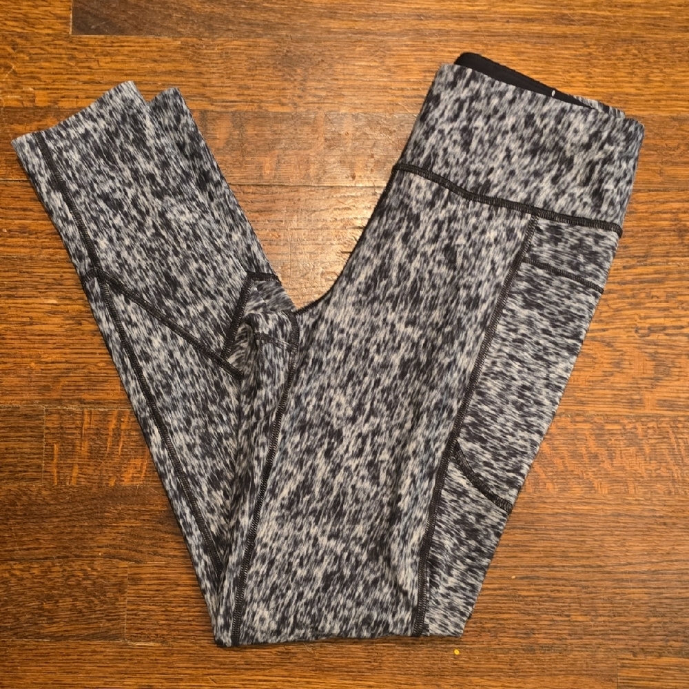 Victoria Sport Black and Gray Athletic Leggings Size Small